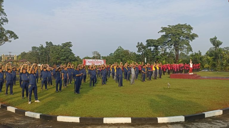 Polres Kuansing bersama Pengurus Bhayangkari Cabang Kuantan Singingi menggelar olah raga bersama dalam rangka HKGB ke-71 dan Hari Jadi Polwan ke 75 tahun 2023.
